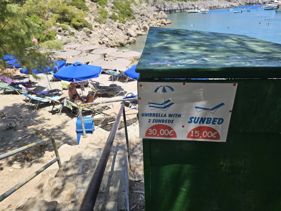 Preços das espreguiçadeiras na praia Anthony Quinn
