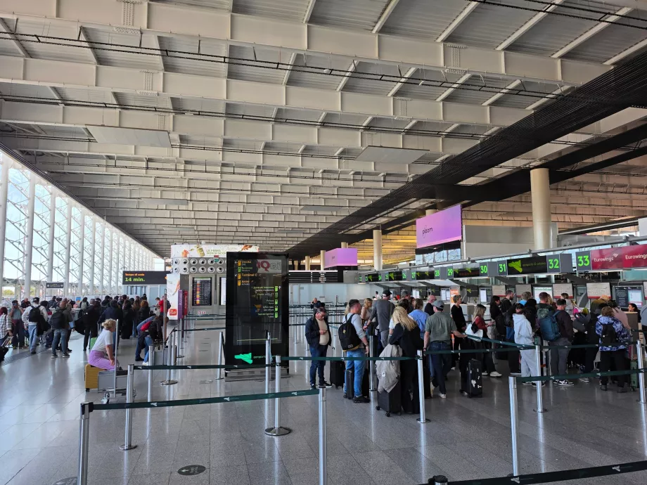 Balcões de check-in, Terminal A