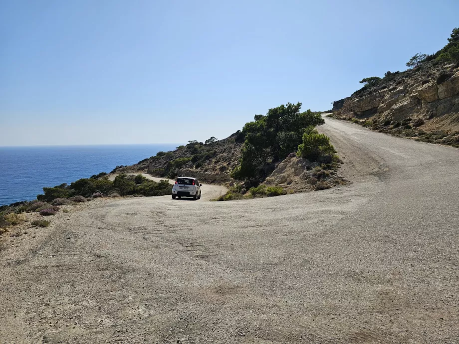 Estrada para a praia de Fourni
