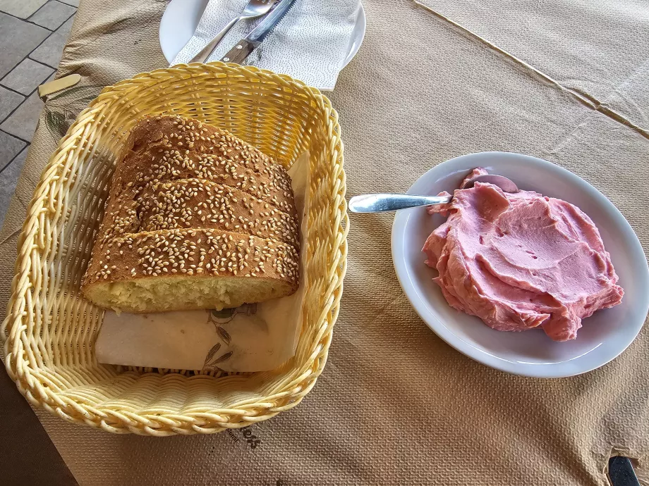 Salada com ovas de peixe