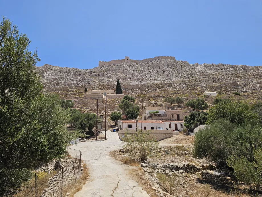 Aldeia de Chorio sob o castelo de Chalki
