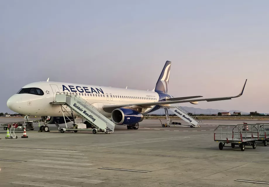 Airbus A320 no aeroporto de Rodes