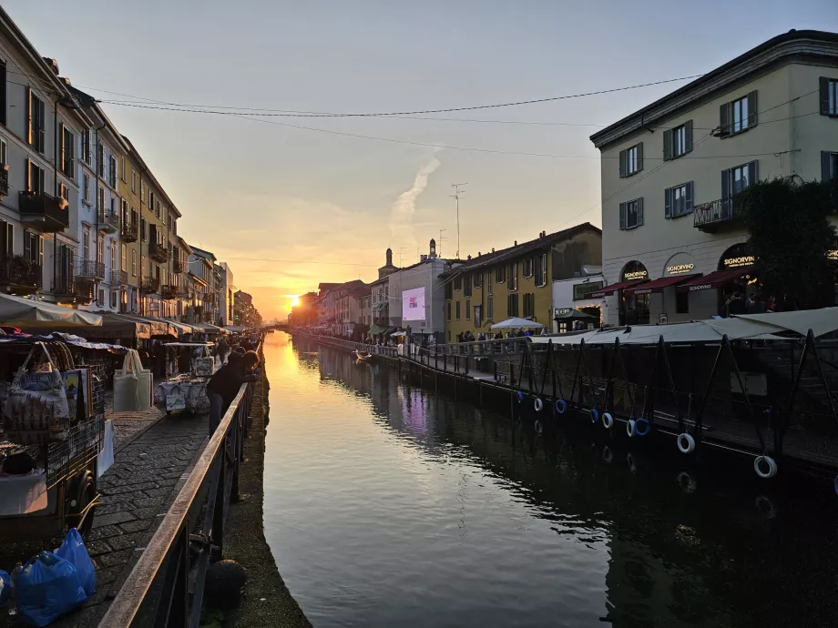Pôr do sol em Navigli