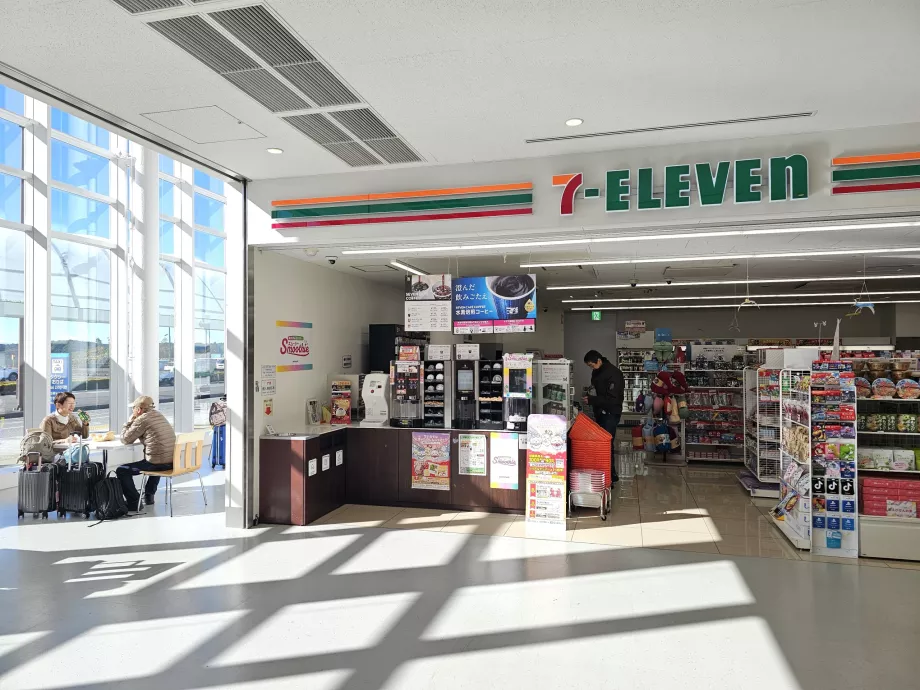 7-Eleven, rés do chão, parte pública