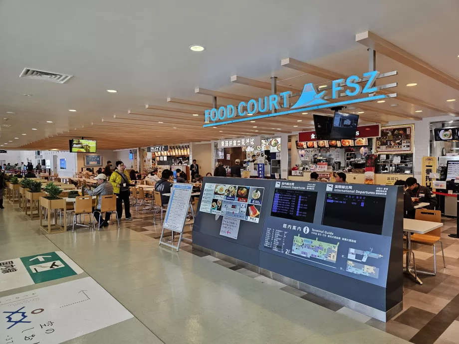 Praça de alimentação, parte pública do terminal, Aeroporto de Shizuoka