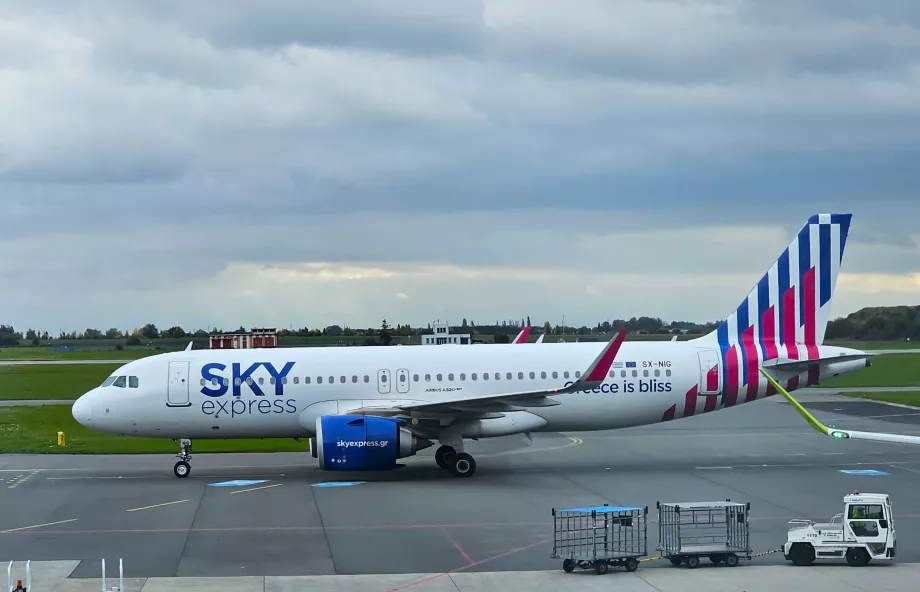 Sky Express, Airbus A320 no aeroporto PRG de Praga