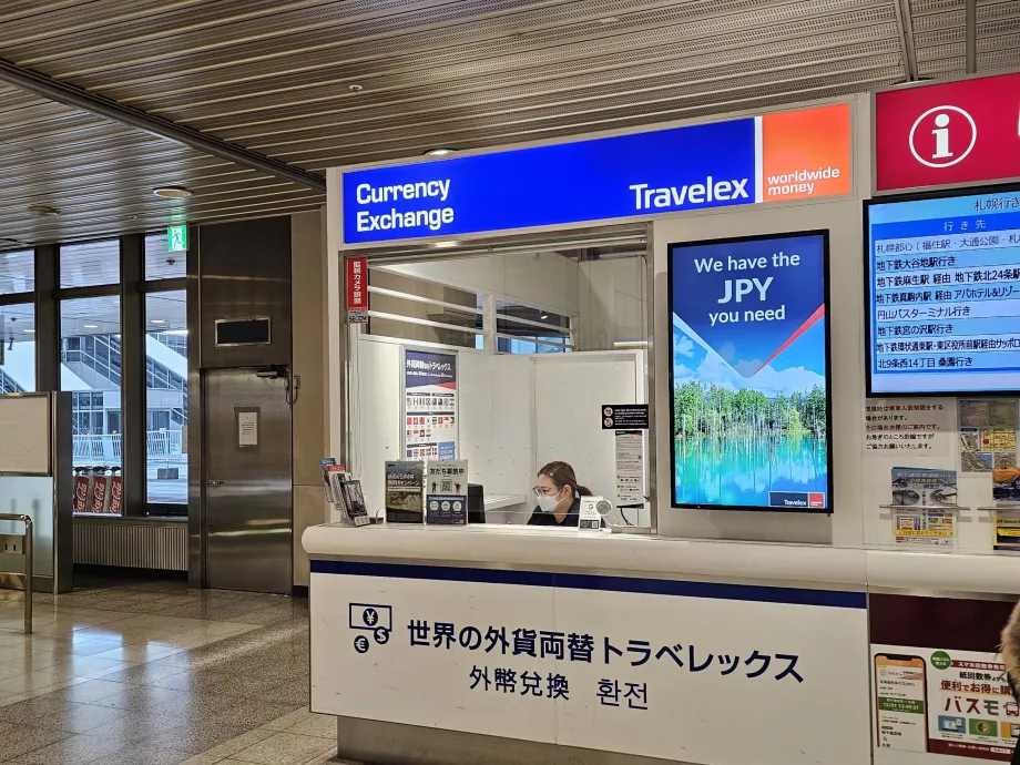 Balcão de câmbio no átrio das chegadas