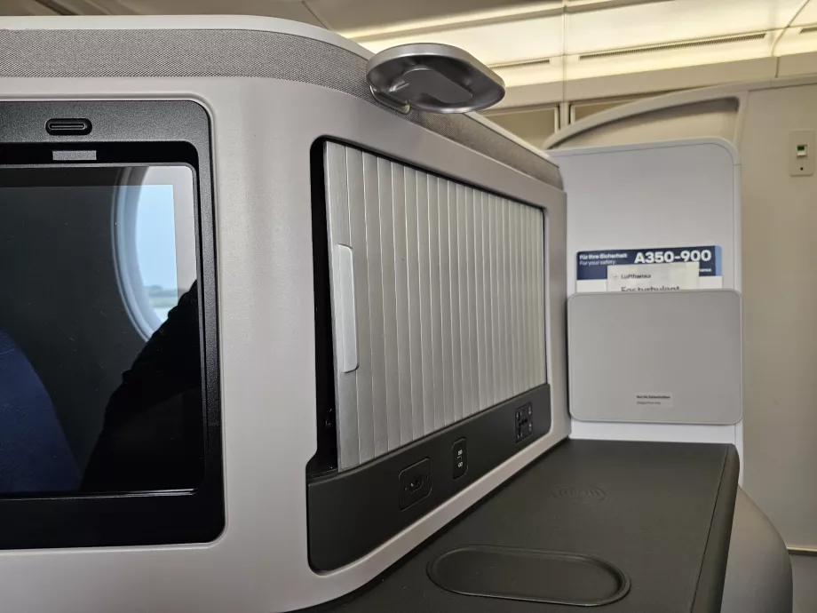 Compartimento de fecho para guardar objectos