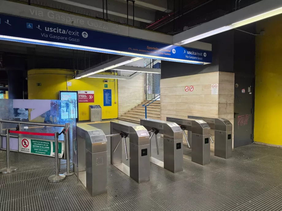Saída da estação de metro