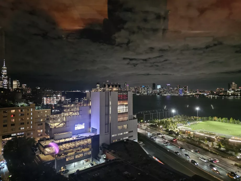 Vista nocturna do rio Hudson