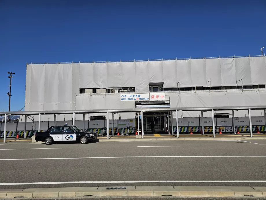 Doca de barcos em direção ao aeroporto de Osaka
