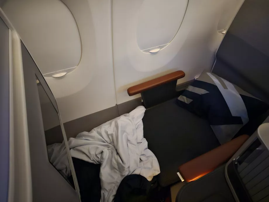 Sofá desdobrado em cama