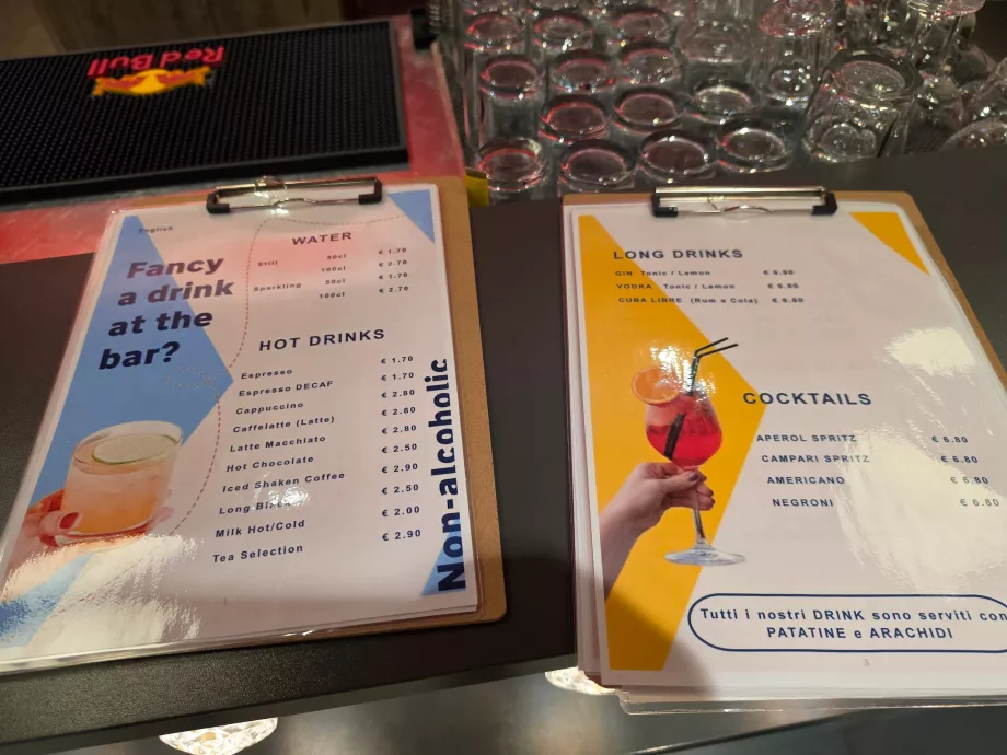 Lista de preços no bar do hotel