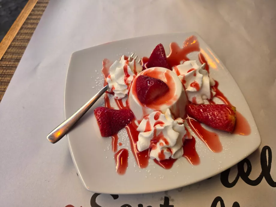 Tonnarello Santa Maria, Panna Cotta com morangos