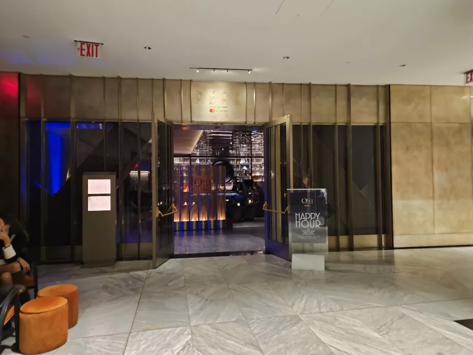 Entrada do restaurante Peak