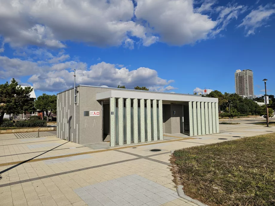 Casas de banho gratuitas na praia de Suma