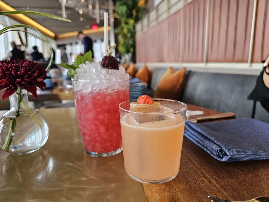 Cocktails no Restaurante Peak