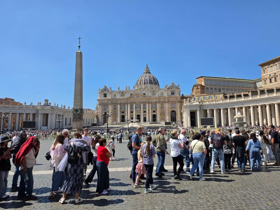 Fila de espera para a Basílica de São Pedro (sem reserva)