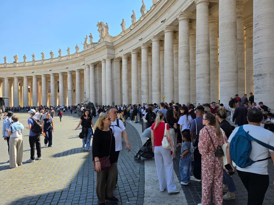 Fila de espera para a Basílica de São Pedro (sem reserva)