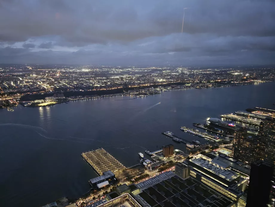 Vista da parte interior do miradouro "The Edge"