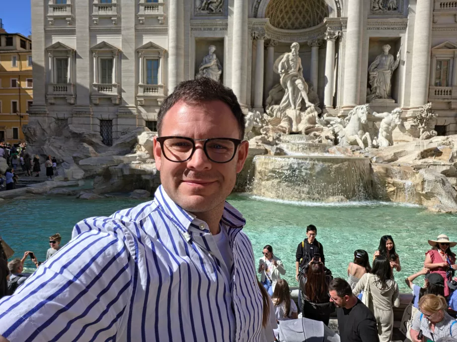 Eu na Fonte de Trevi