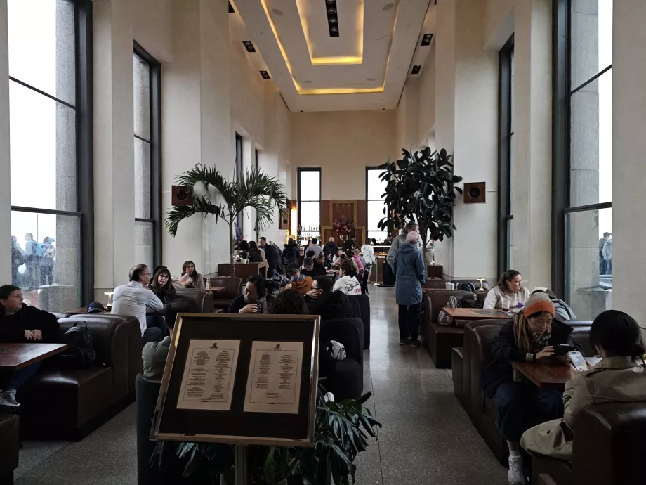 Bar no terraço do Rockefeller Center
