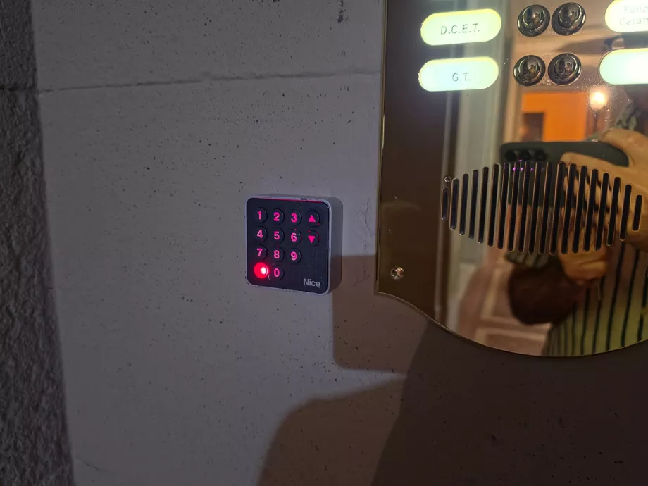 Teclado para introdução do código de entrada