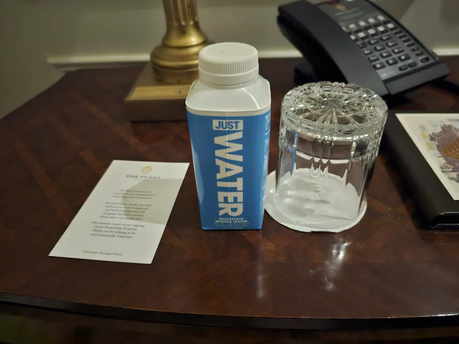 Água gratuita no quarto