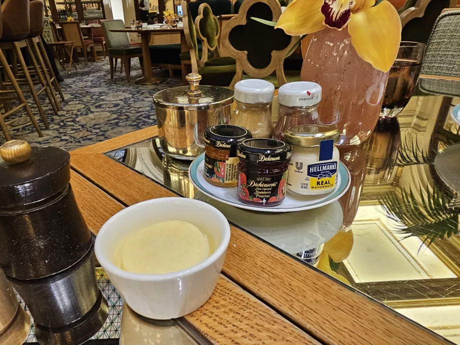 Marmeladas e manteiga