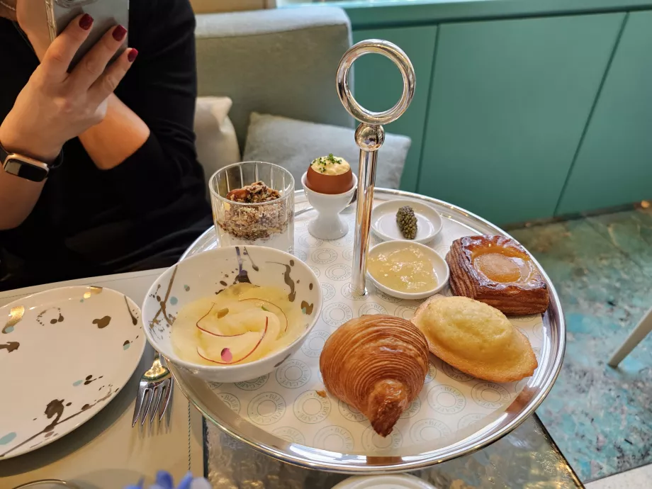 Caixa Azul, Breakfast at Tiffany's