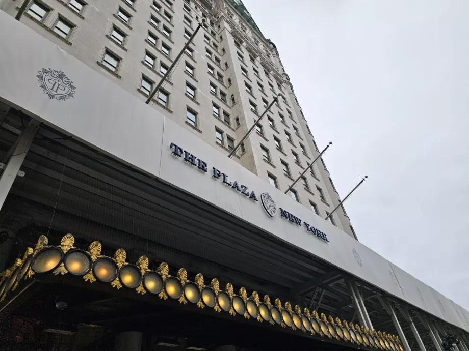 Letreiro "The Plaza"