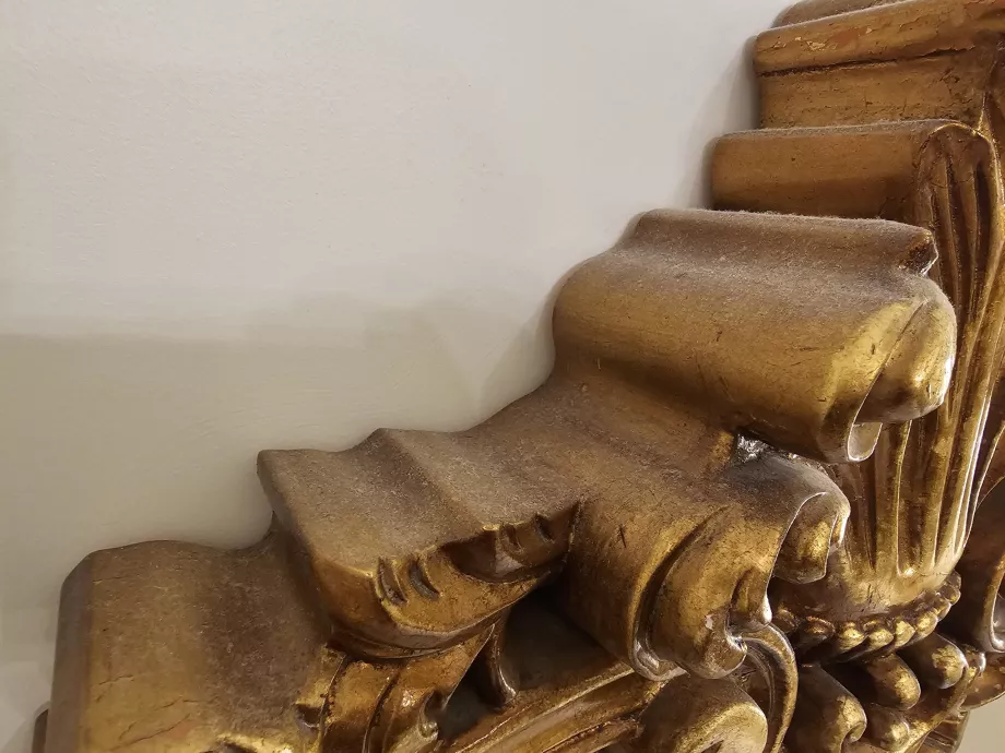 Pó na cama do Hotel Plaza