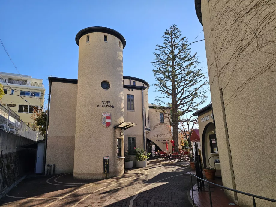 Kitano, Casa dinamarquesa