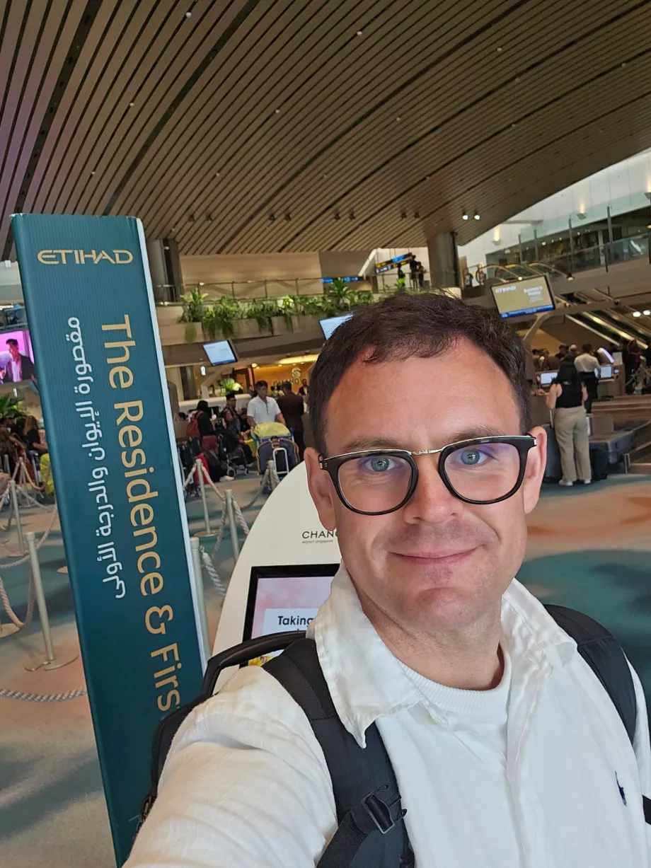 Eu no check-in no Aeroporto de Singapura