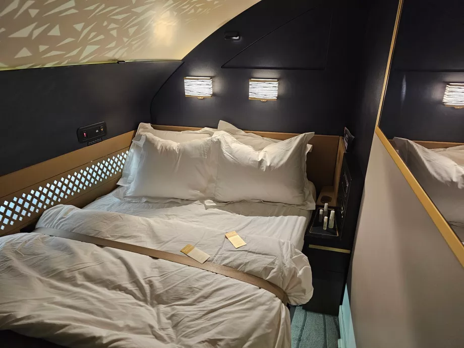 Uma cama desarrumada