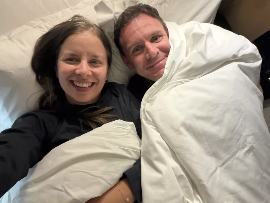 Nós na cama durante o voo