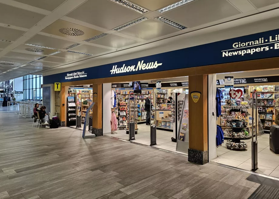 Hudson News, Terminal 1, Partidas