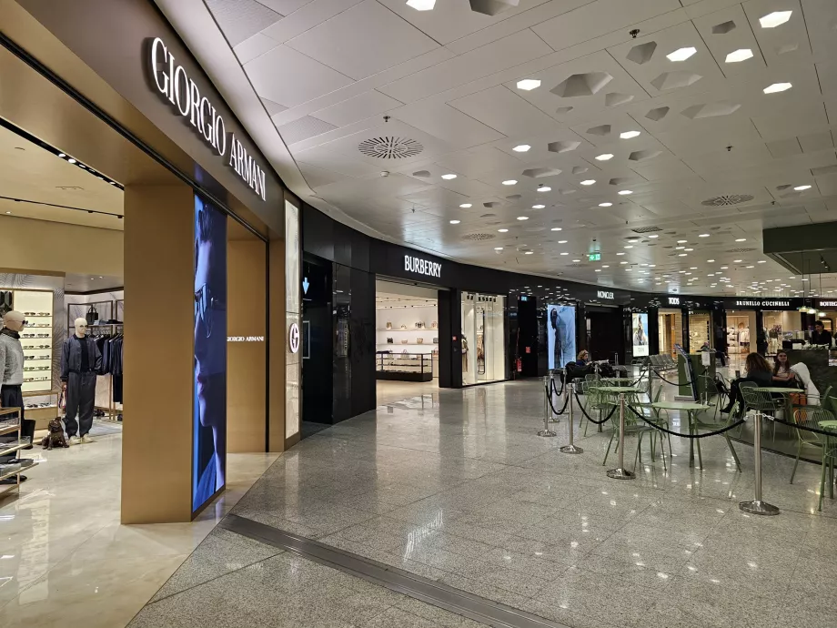 Lojas na zona de trânsito, Terminal 1