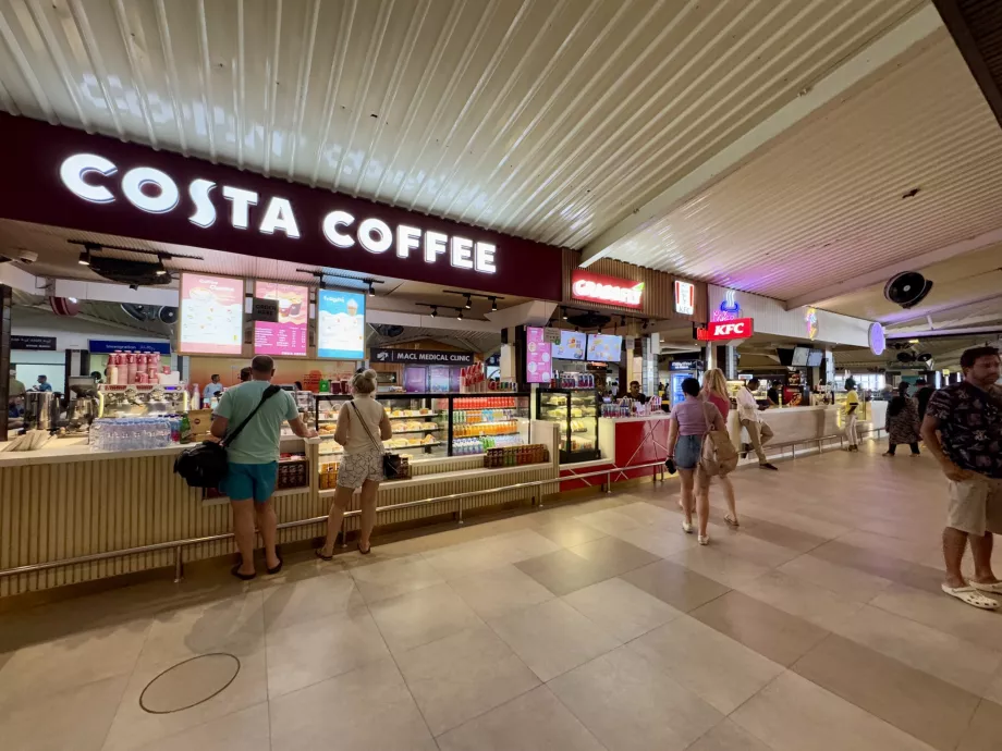 Refrescos antes do controlo de passaportes e do check-in