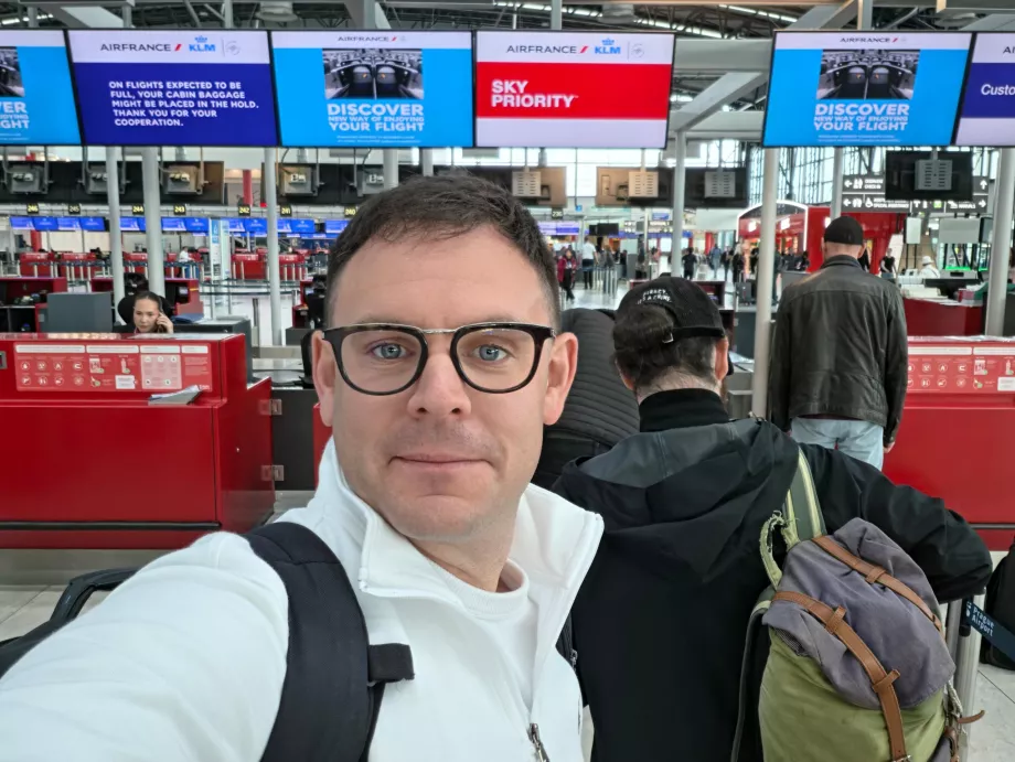 Check-in para um voo em Praga