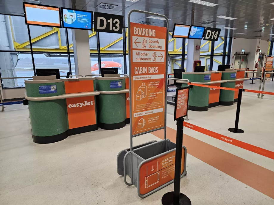 Modelo, bagagem de mão maior