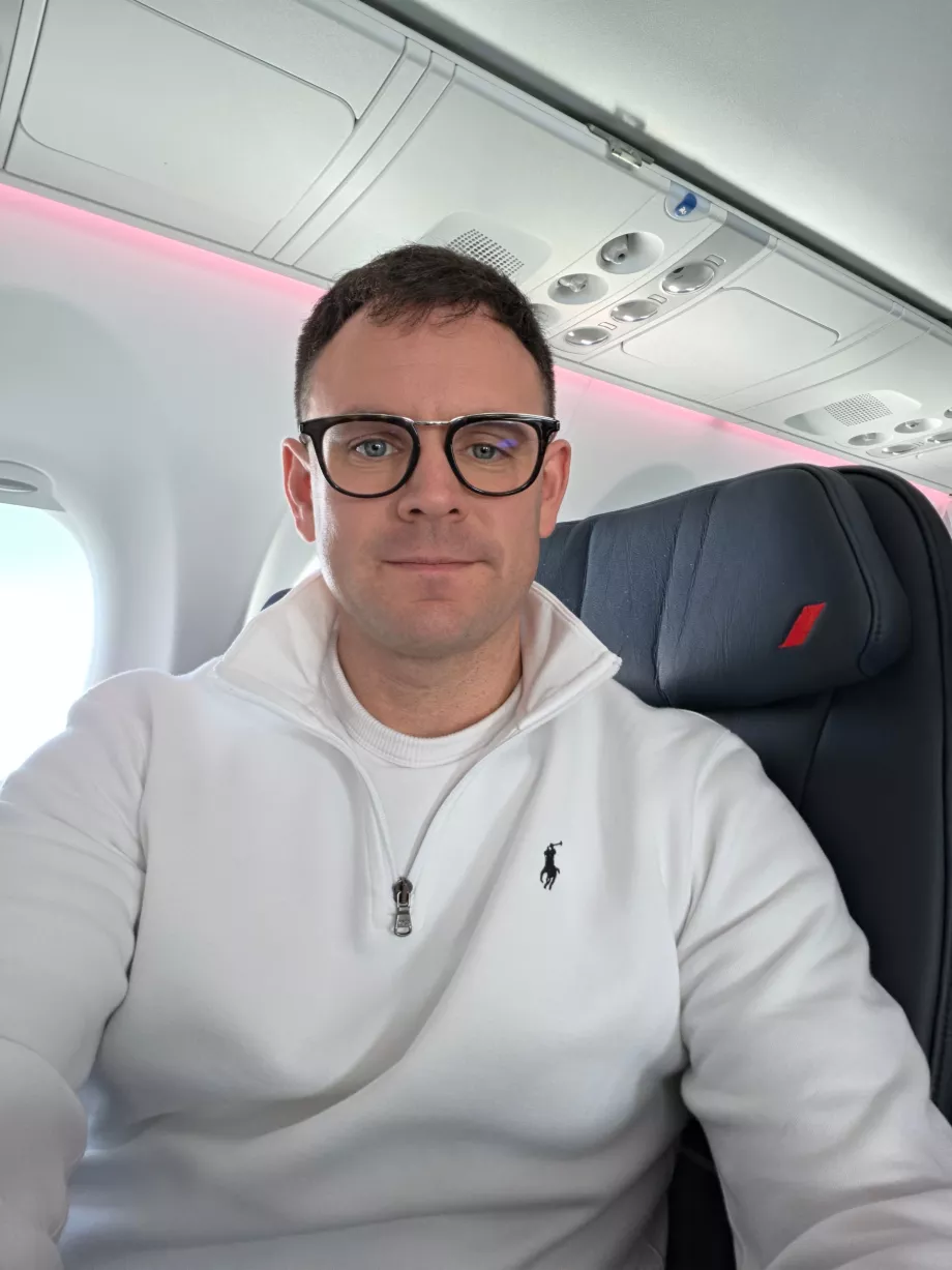 Eu na classe executiva de um Airbus A220
