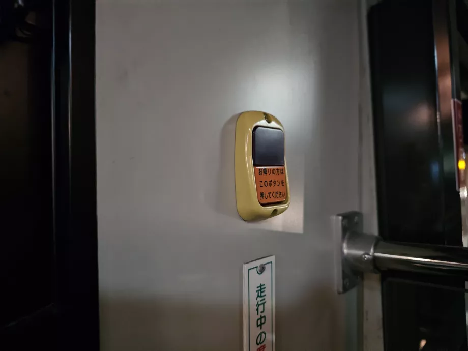 Botão "STOP" nos autocarros urbanos