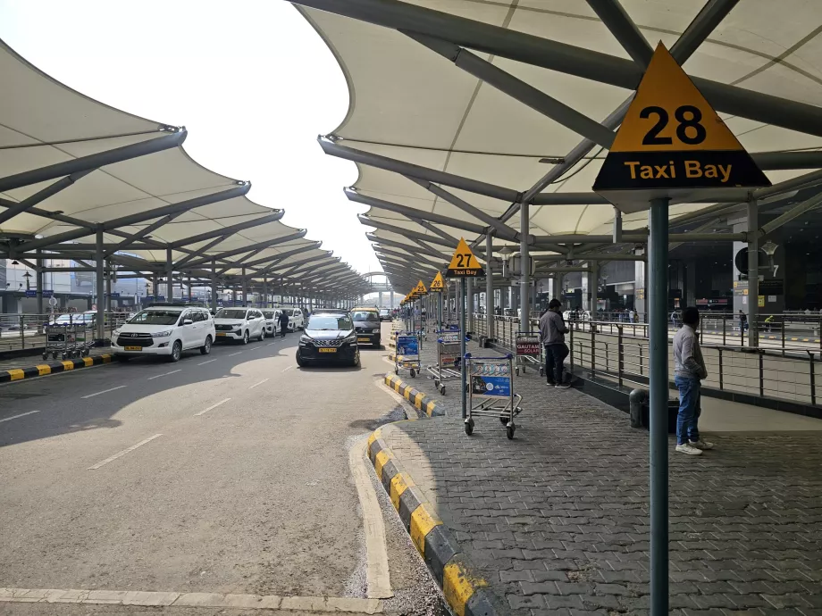 Praça de táxis, Terminal 3