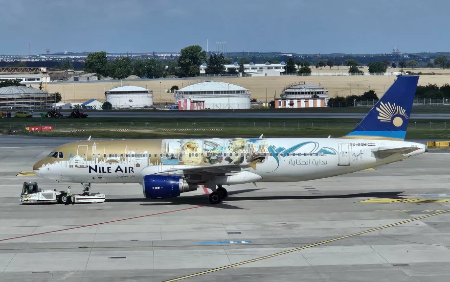 Nile Air, Airbus A320 no aeroporto de Praga
