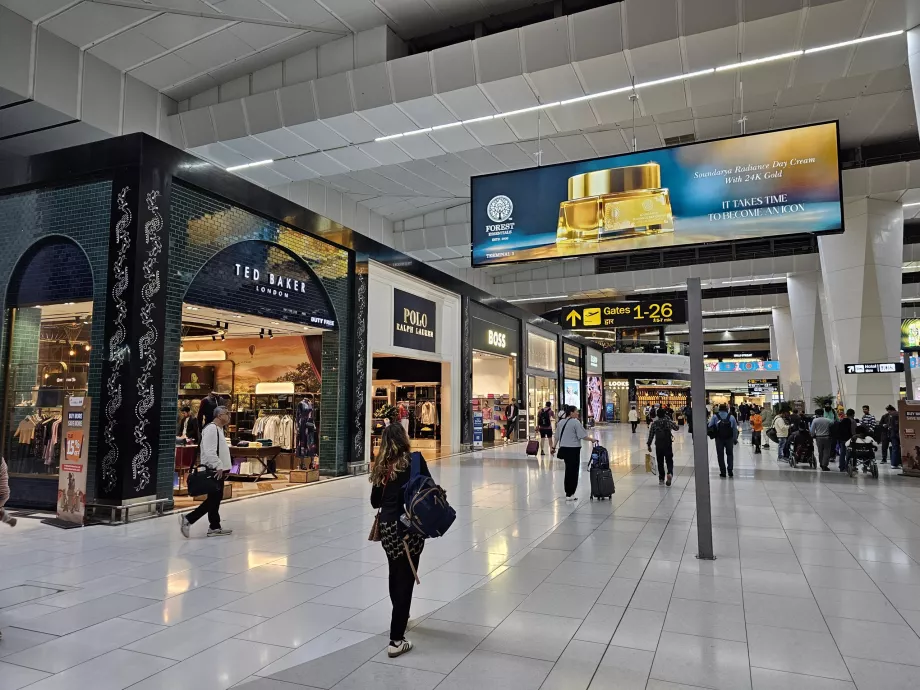 Lojas, trânsito, terminal 3