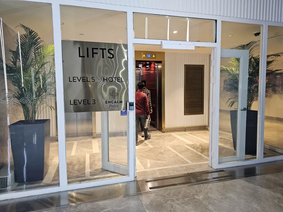 Elevador para o hotel de trânsito