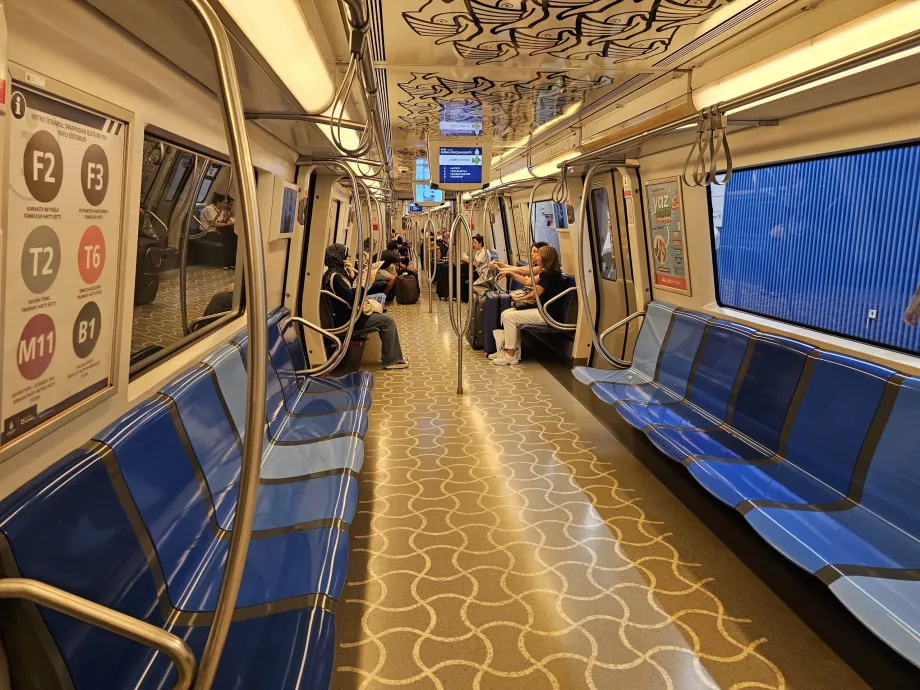 Interior do automóvel Metro
