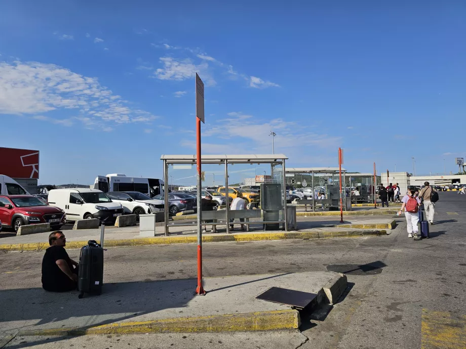Paragens de autocarro de transportes públicos