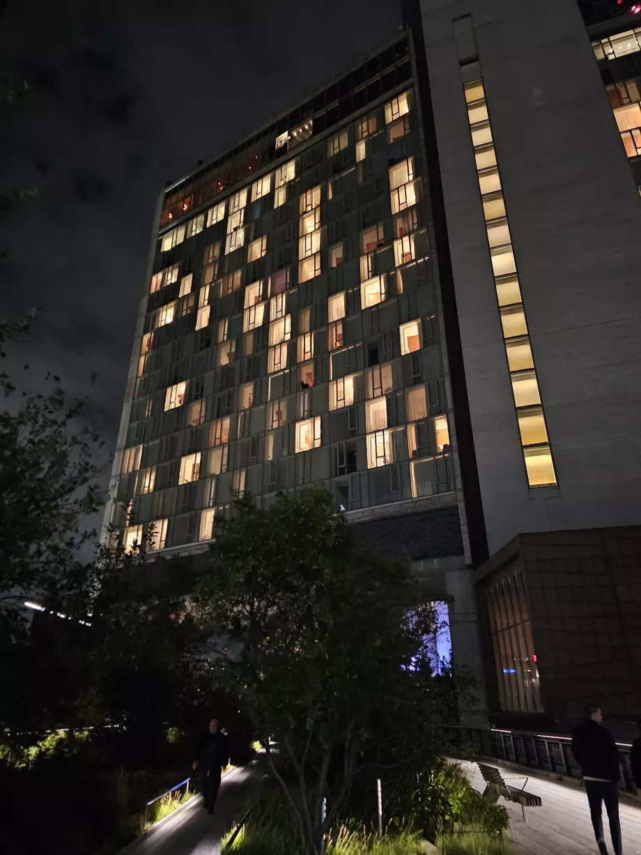 High Line que passa diretamente por baixo do hotel